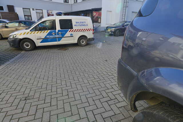 Beletolatott egy parkoló SsangYongba, majd elhajtott a sofőr Szombathelyen - nem sokáig örülhetett