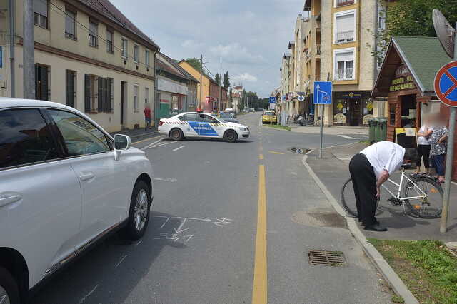Kanyarodó kerékpárost lökött fel Lexus Szentgotthárdon - súlyosan megsérült a férfi