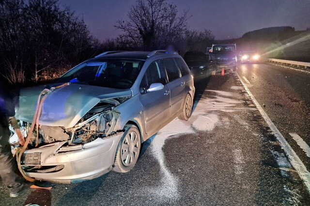 A lenyugvó nap ereje: két baleset a 8-as főúton, Vasvárnál - Peugeot ütközött Hyundainak és Iveco hajtott Daciába