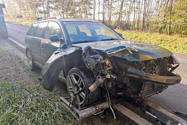 VW ütközött traktor pótkocsijának Gércénél, a 84-es főúton