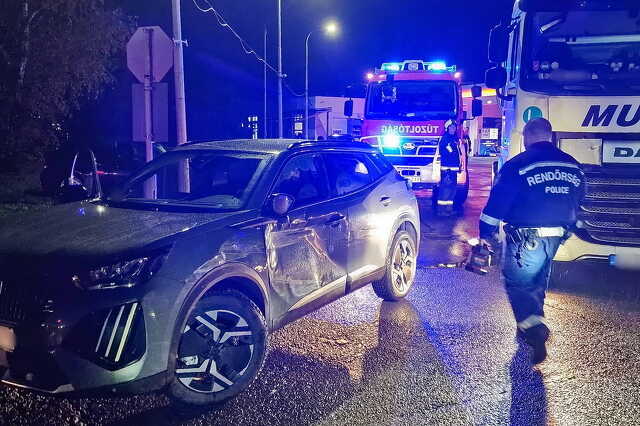 Benzinkúttól induló DAF tartályautó amortizálta le egy bér Peugeot oldalát  a 87-esen