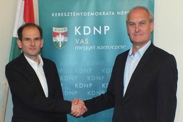 Harangozó Bertalan, a KDNP megyei elnöke és az elnökké választott dr. Melega Miklós