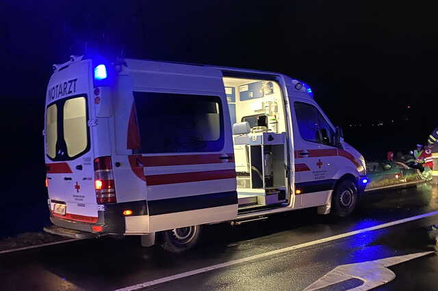 Lekapcsolt lámpával hajtott magyar kamionba a Renault