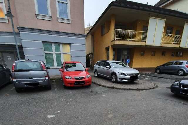 Levéltári belső parkolás