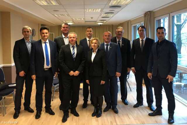 Az eklkenzéki vezetésű megyejogú városok polgármesterei