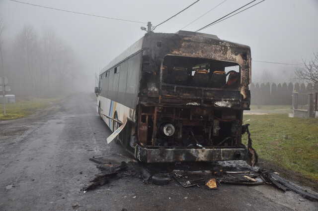 Kigyulladt egy busz Acsádon