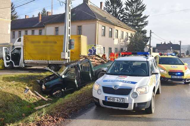 Citroen teherautó ütközött Nissannal Pornóapátiban