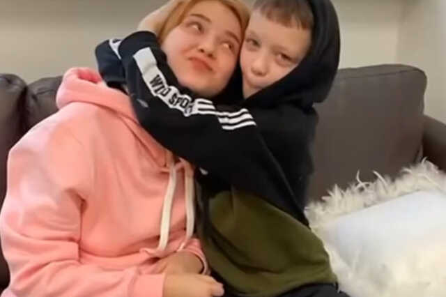 Tíz éves orosz kisfiú, aki apának vallotta magát