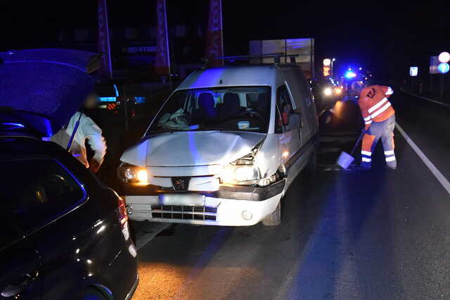 Két balesetben öt autó ütközött a 87-es főúton