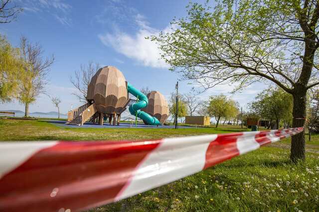 A lezárt szabadstrand Balatonfenyvesen