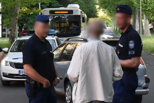 Erősen ittas sofőr koccant rendőrautóval Szombathelyen 