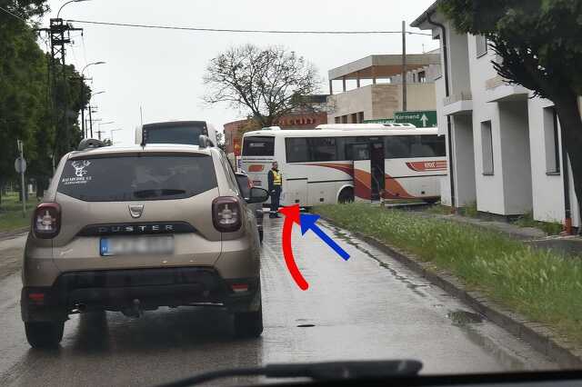 Busz sodort el kerékpárost