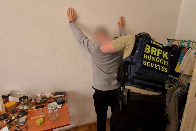 Kábítószer kereskedőt fogtak a rendőrök