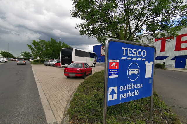 Tesco, kamionok, magasságkapu