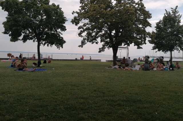 Balaton, Balatonkenesei strand csütörtök délután