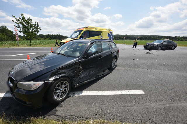 BMW és VW ütközött a 89-es úton