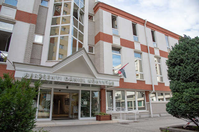 Berzsenyi Dániel Könyvtár 