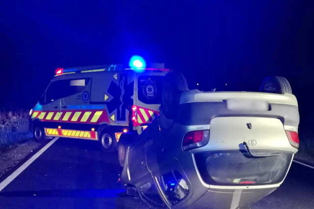 Elgázolt szarvason borult fel egy Toyota Kisunyomnál
