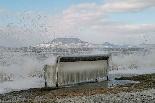 Az épp megfagyó Balaton