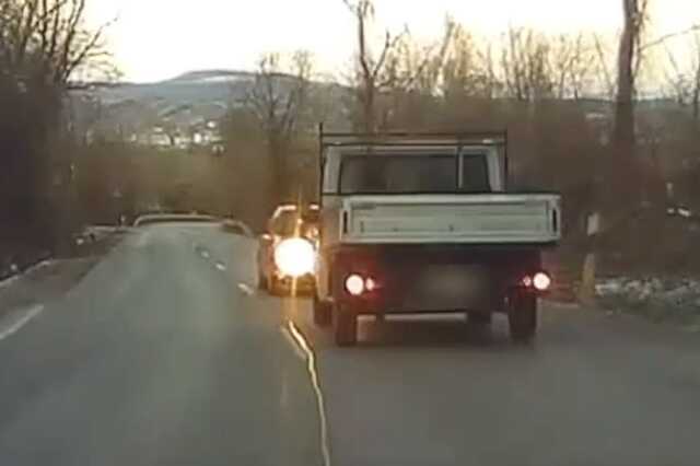 Tolatva, ötvennel, hátrafelé