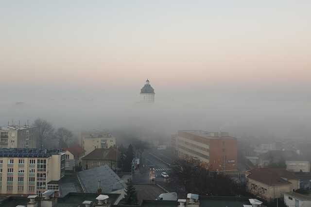 Ködbe burkolózott a szombathelyi víztorony