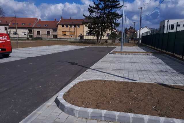 Szabálytalan parkolás a Markusovszky utcában