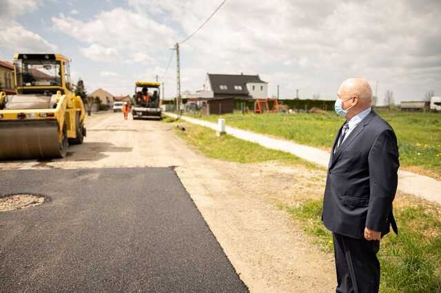 Hende Csaba Toronyban munkagépekkel