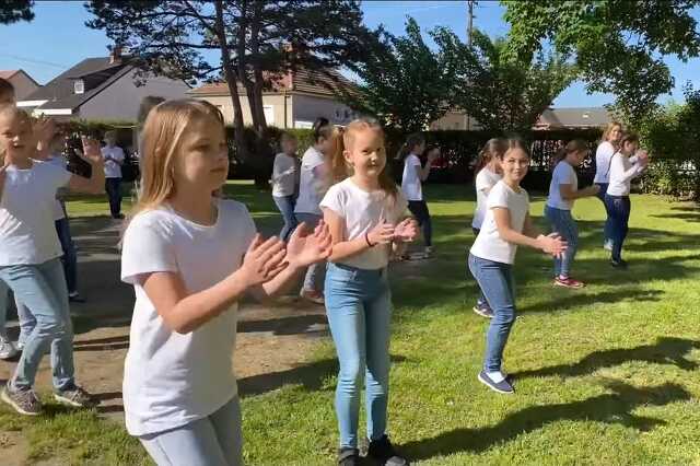 Táncra perdült az egész Nyitra utcai iskola