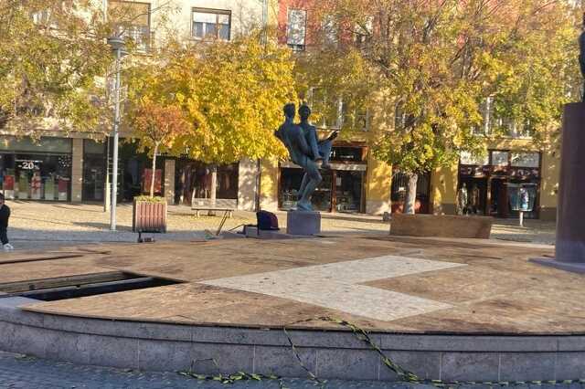 Fő téri szökőkút téliesítése