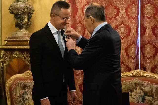 Szijjártót kitüntetik