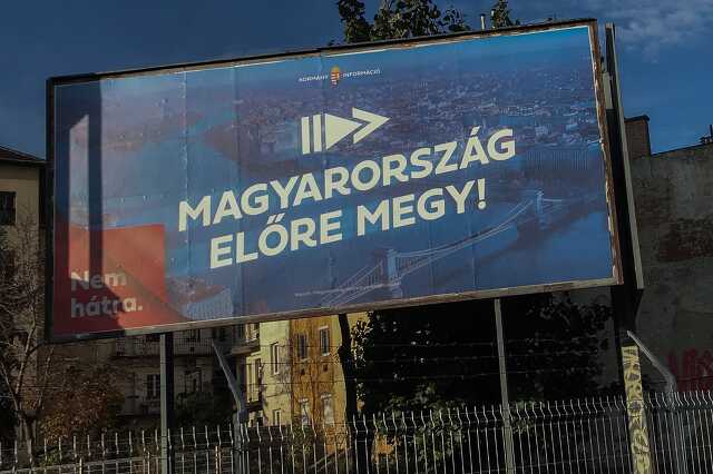 Magyarország előre megy - plakát