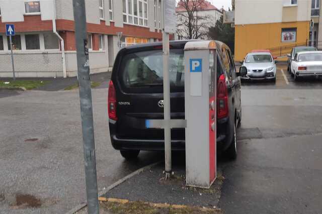 Szabálytalan és kreatív parkolások Szombathelyen: Szabálytalan és kreatív parkolások Szombathelyen: a leleményesség határtalan
