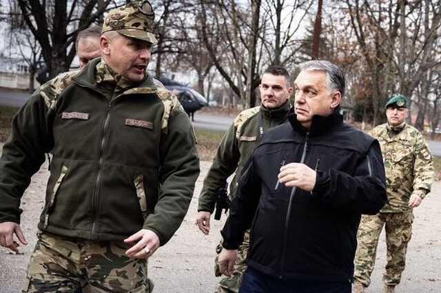 Orbán a határon