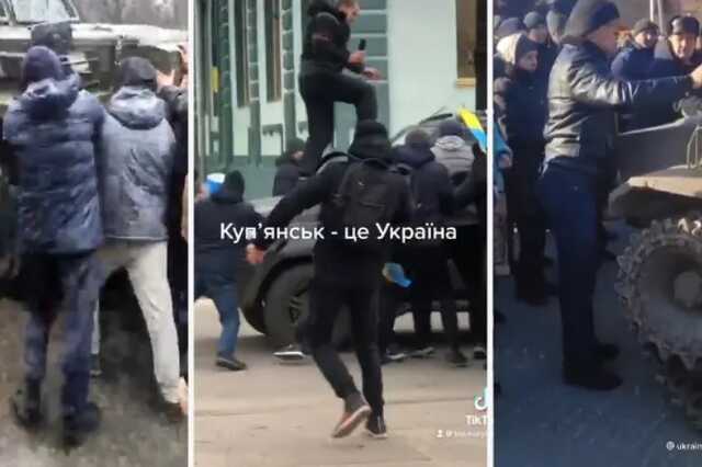 Videó: puszta kézzel szállnak szembe az ukránok az orosz harci kocsikkal