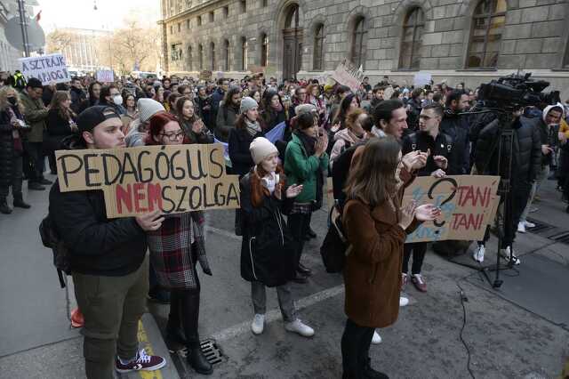 Pedagógushallgatók szolidaritási demonstrációja Budapesten