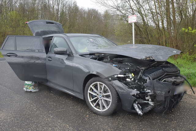 Két német rendszámú BMW ütközött az osttfyasszonyfai kereszteződésben, a 84-es főúton