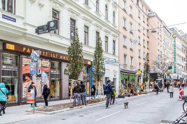Faültetés a Neubaugasséban