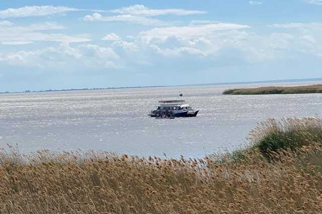 Megfeneklett hajó a Fertőn