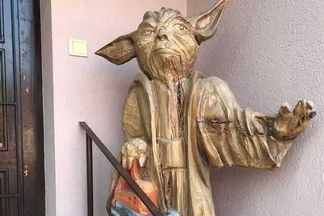 Yoda szobor