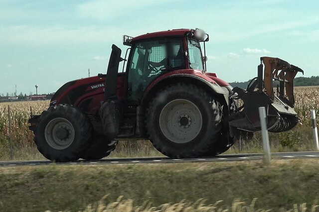 Az autóútról lekísért traktor vezetője bírságot kapott