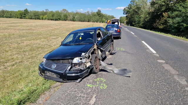Ittas sofőr Volkswagenje tarolt le több táblát Sitke közelében