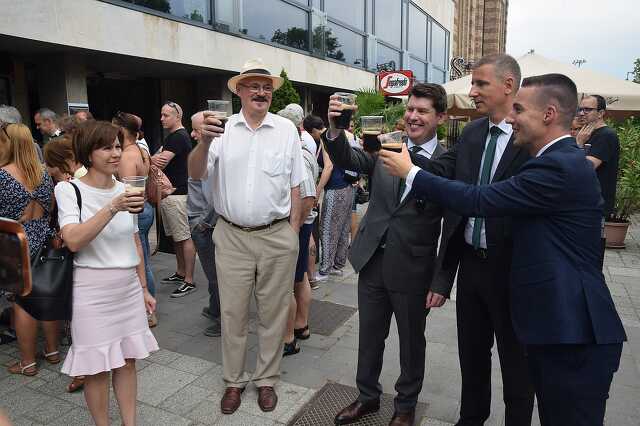 Bloomsday 2022, T. Takács kiállítás, sörcsapolás