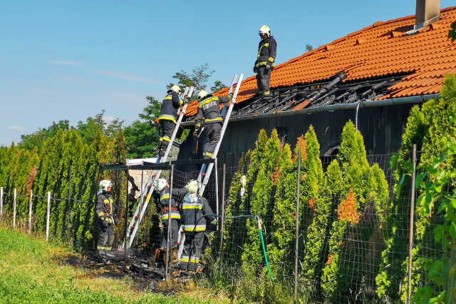 Családi ház gyulladt ki Nemesbődön - a szomszédok kezdték el az oltást