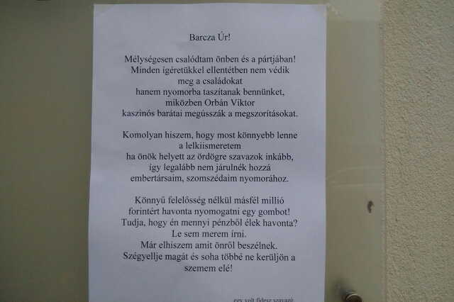 Üzenet Barcza Attila irodáján