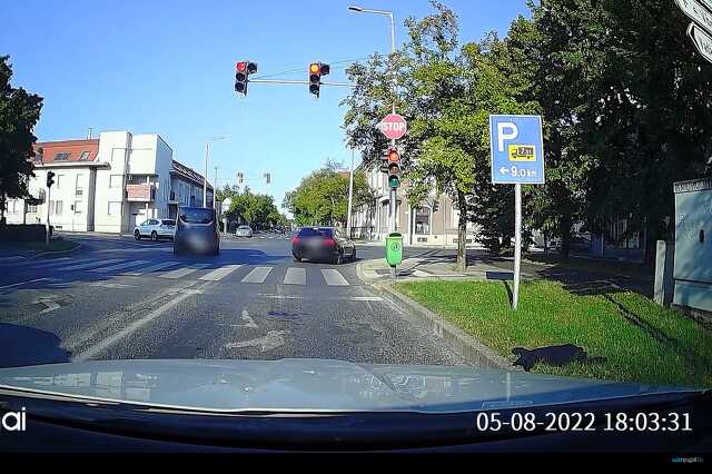 Sokkoló felvétel Szombathelyről: Amikor a visszaszámlálásnak vége, de a lámpa nem vált zöldre és mégis elindul egy csomó autós