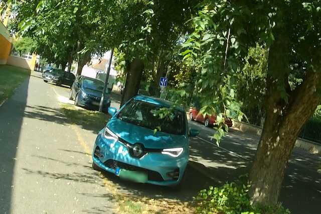 Szabálytalan és kreatív parkolások Szombathelyen