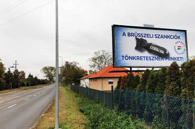 Szankciós, bombás plakát Szombathelyen