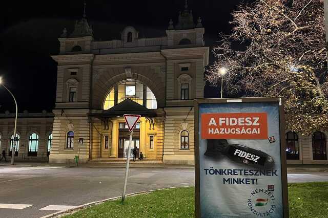 Momentum, Fidesz plakát