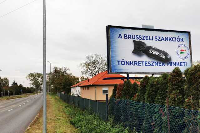 Bombás plakát Szombathelyen