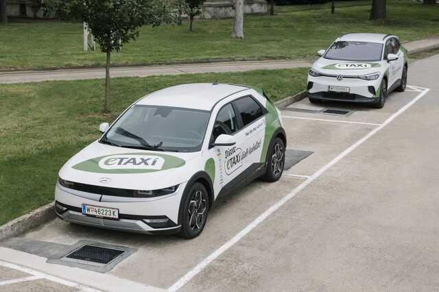 Új típusú töltővel felszerelt e-taxik Bécs Simmering városrészében 